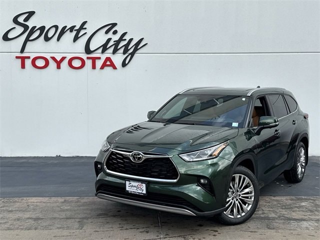2025 Toyota Highlander Platinum's photo