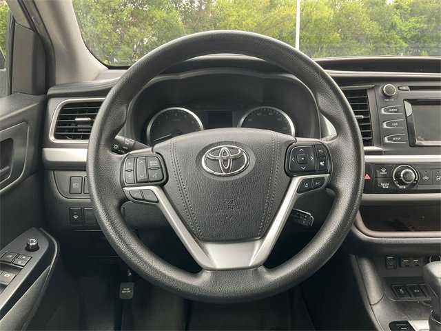2019 Toyota Highlander LE 18