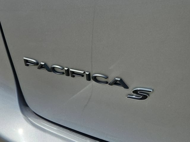 Thumbnail: 2021 Chrysler Pacifica - 10