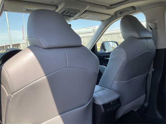 Thumbnail: 2021 Toyota Highlander - 16