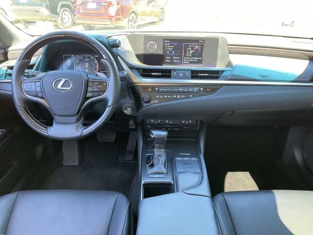 Thumbnail: 2020 Lexus ES - 19