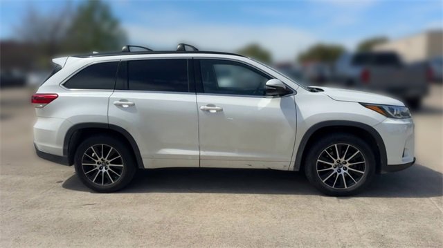 Thumbnail: 2018 Toyota Highlander - 9