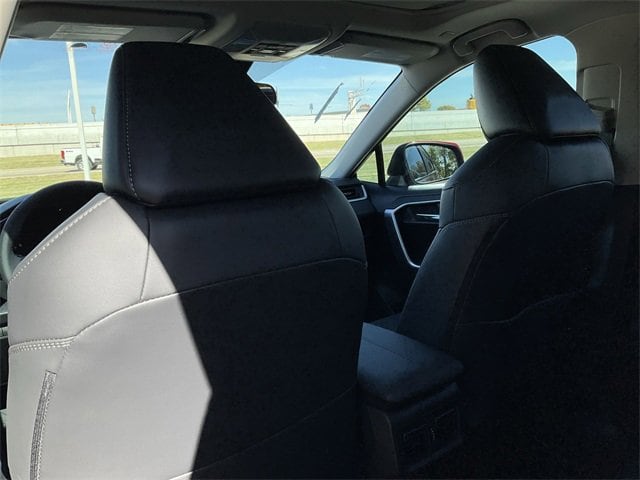 Thumbnail: 2025 Toyota RAV4 - 16