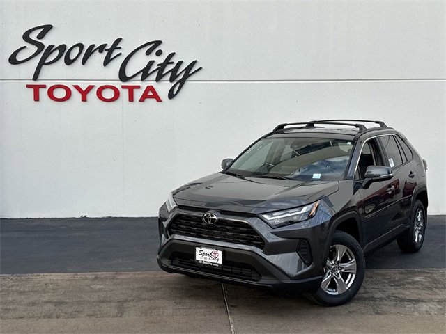 2025 Toyota RAV4 XLE's photo