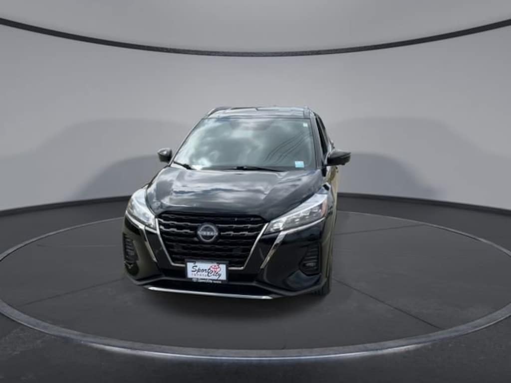Used 2024 Nissan Kicks SR SUV