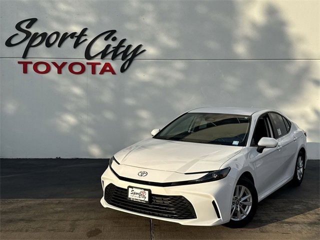 2026 Toyota Camry LE's photo