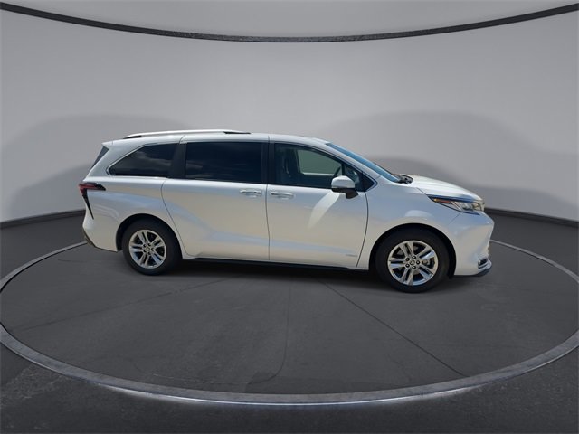Thumbnail: 2021 Toyota Sienna - 9