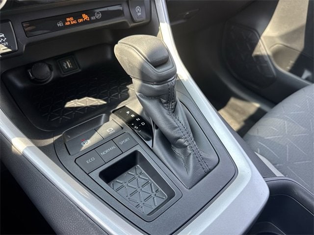 Thumbnail: 2025 Toyota RAV4 - 24