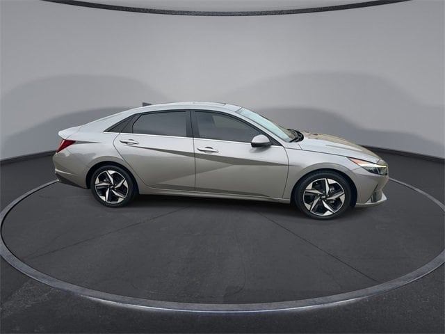 Thumbnail: 2022 Hyundai Elantra - 9