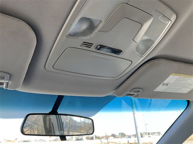 Thumbnail: 2015 Toyota Sienna - 16