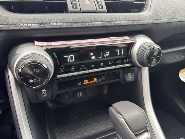 Thumbnail: 2025 Toyota RAV4 - 23