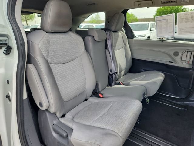 Thumbnail: 2021 Toyota Sienna - 18