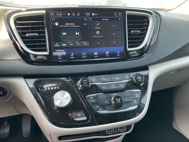 Thumbnail: 2023 Chrysler Pacifica - 20