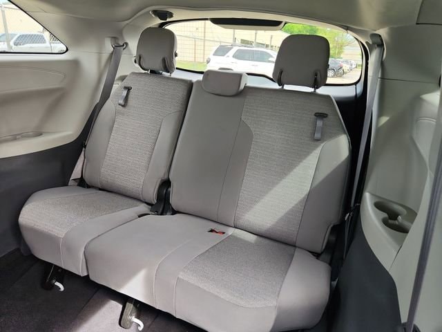 Thumbnail: 2021 Toyota Sienna - 17