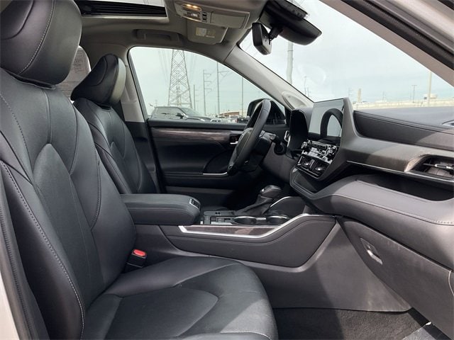 Thumbnail: 2021 Toyota Highlander - 19