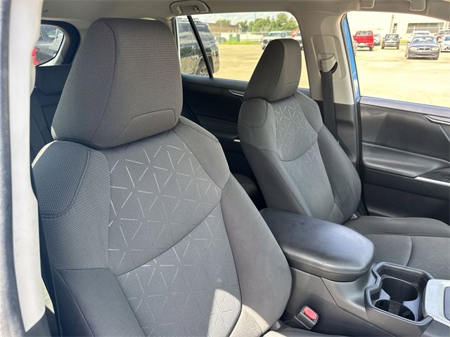 Thumbnail: 2021 Toyota RAV4 - 16
