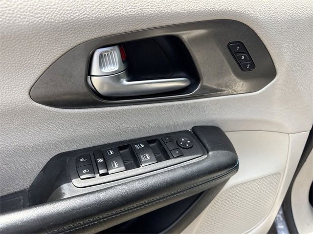Thumbnail: 2021 Chrysler Pacifica - 13