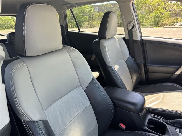 Thumbnail: 2018 Toyota RAV4 - 16