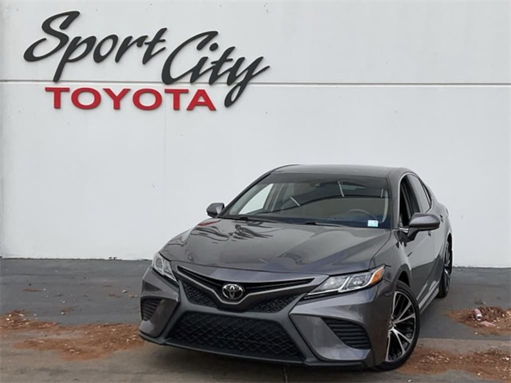 Used 2020 Toyota Camry SE Sedan