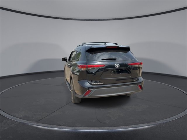 Thumbnail: 2023 Toyota Highlander - 7
