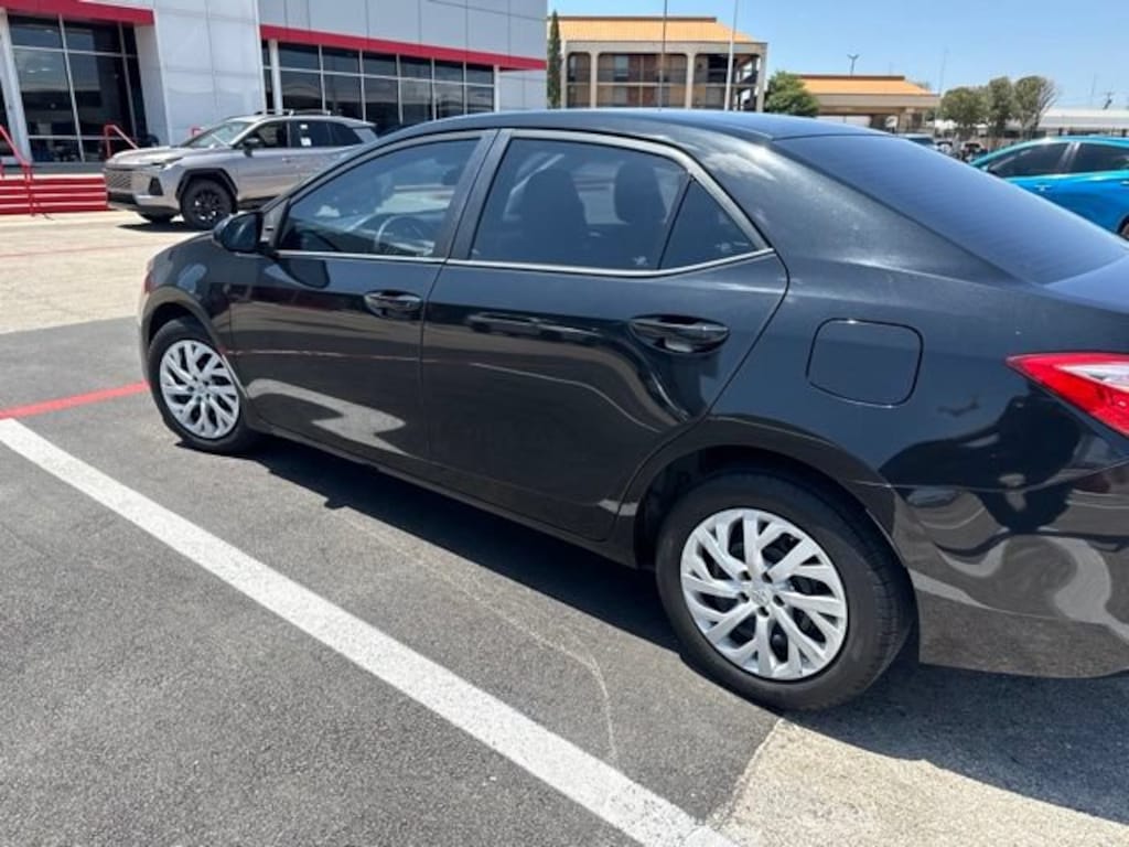 Used 2018 Toyota Corolla LE Sedan