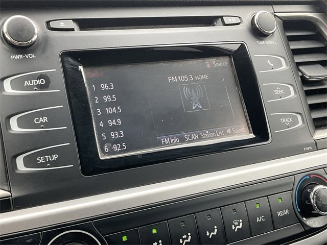 2019 Toyota Highlander LE 19