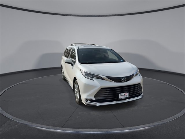 2025 Toyota Sienna Limited photo 2