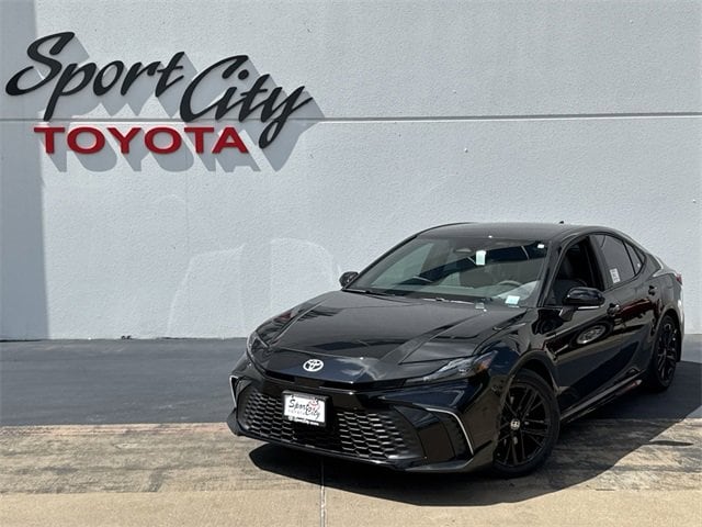 2025 Toyota Camry SE's photo