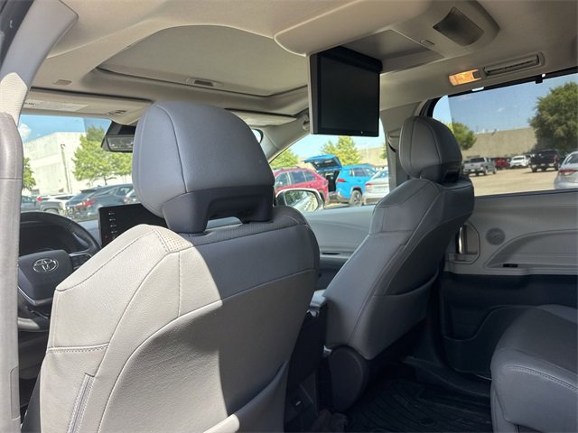 Thumbnail: 2021 Toyota Sienna - 15