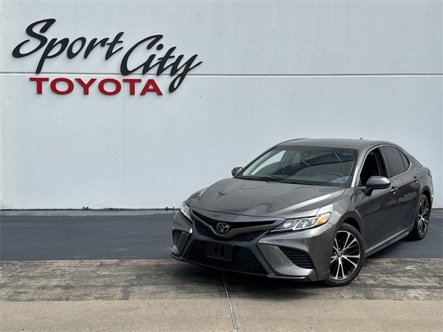 2019 Toyota Camry SE Hero Image