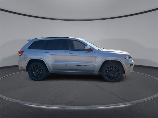 Thumbnail: 2018 Jeep Grand Cherokee - 9