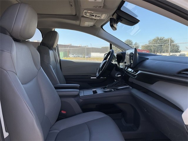Thumbnail: 2023 Toyota Sienna - 18
