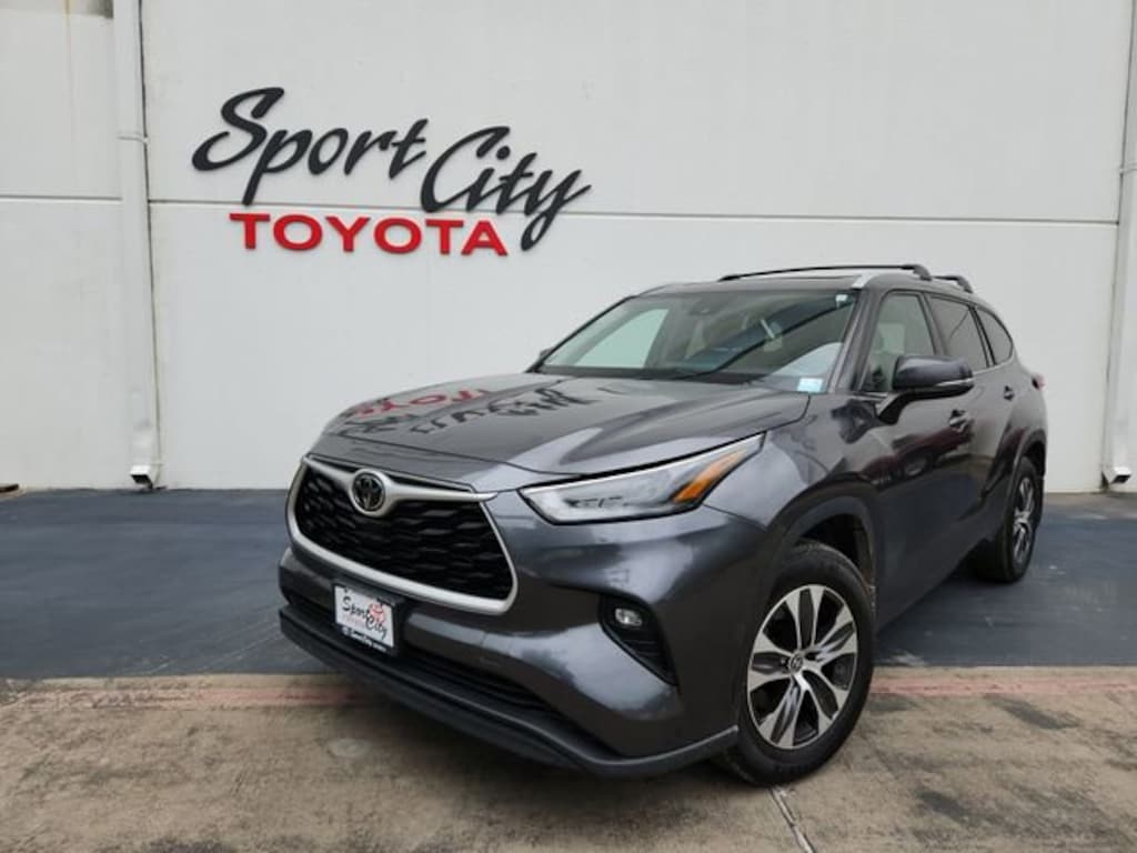 Used 2022 Toyota Highlander XLE SUV