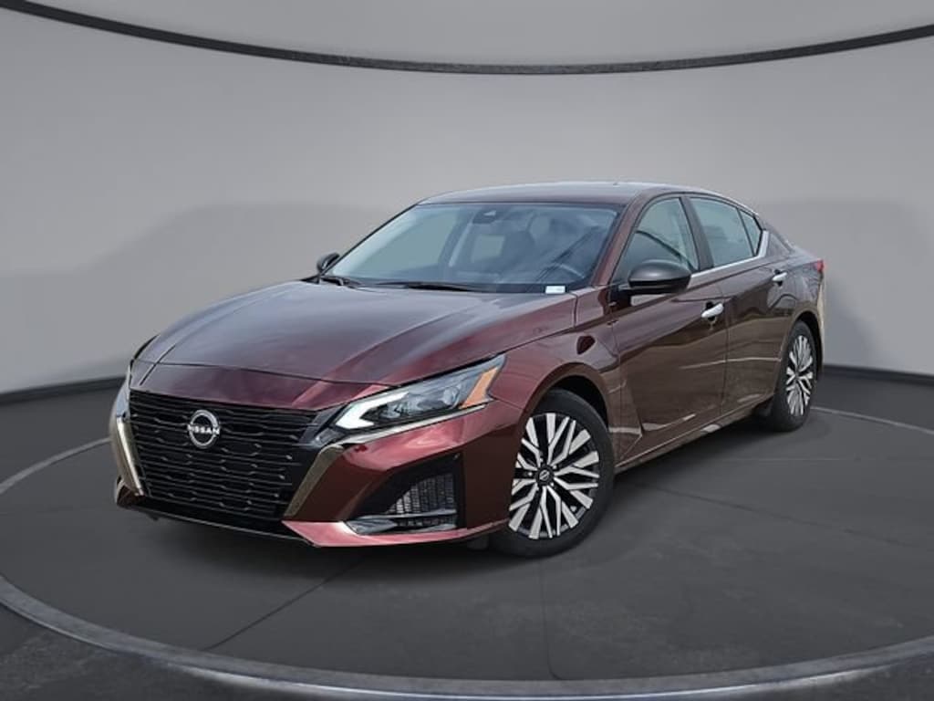 Used 2024 Nissan Altima 2.5 SV Sedan