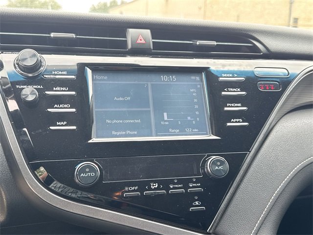 2019 Toyota Camry SE 18