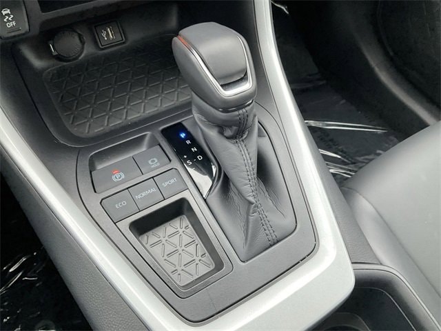 Thumbnail: 2025 Toyota RAV4 - 25