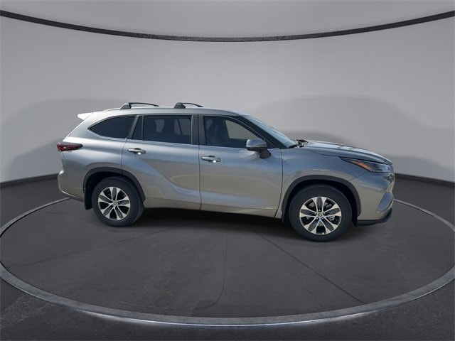 Thumbnail: 2026 Toyota Highlander - 9