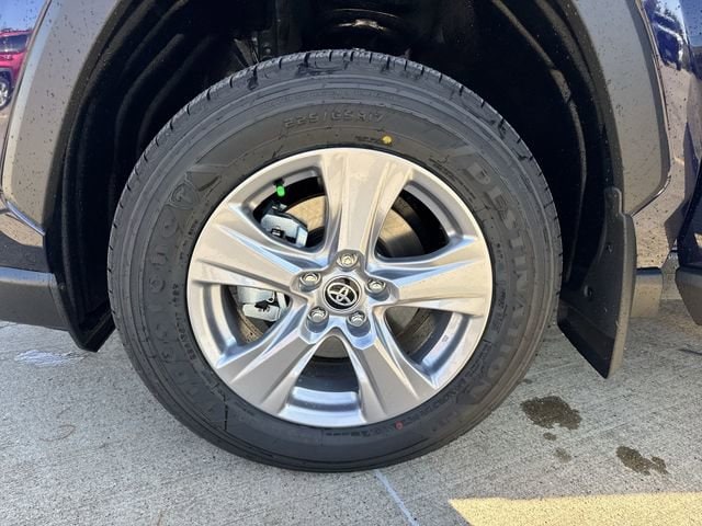 Thumbnail: 2025 Toyota RAV4 - 11