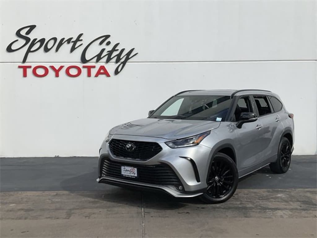 Used 2024 Toyota Highlander LE SUV