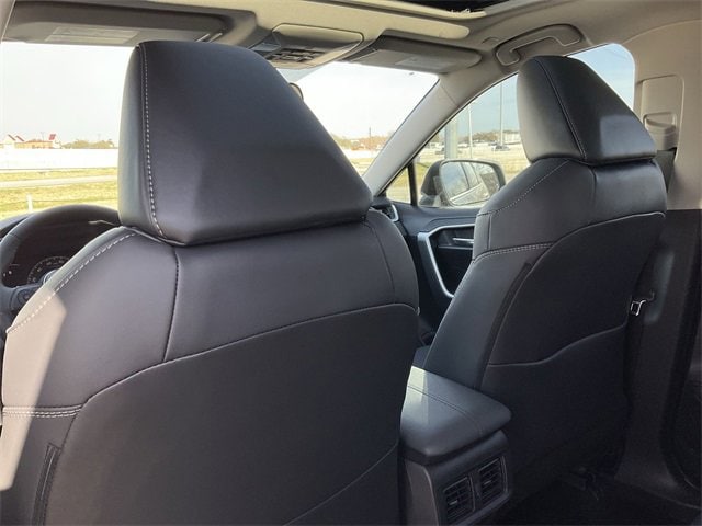 Thumbnail: 2025 Toyota RAV4 - 16