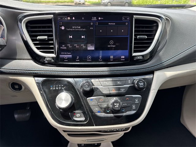 Thumbnail: 2021 Chrysler Pacifica - 20