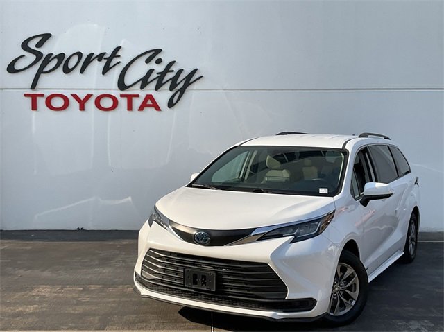 2021 Toyota Sienna LE -
                Dallas, TX