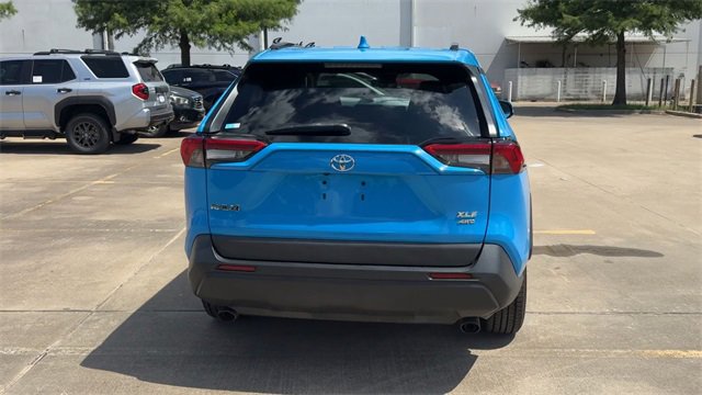 Thumbnail: 2021 Toyota RAV4 - 7