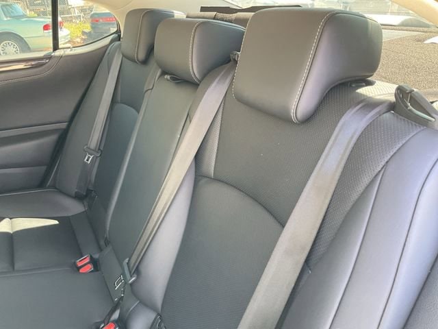 Thumbnail: 2020 Lexus ES - 17