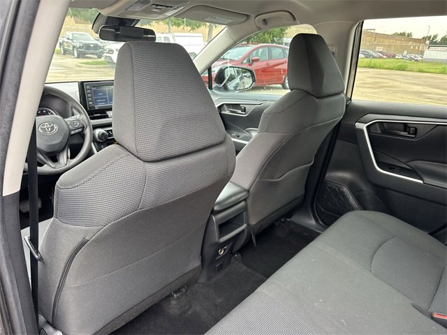 2020 Toyota RAV4 LE 13