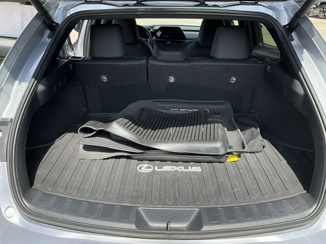 Thumbnail: 2023 Lexus UX - 16