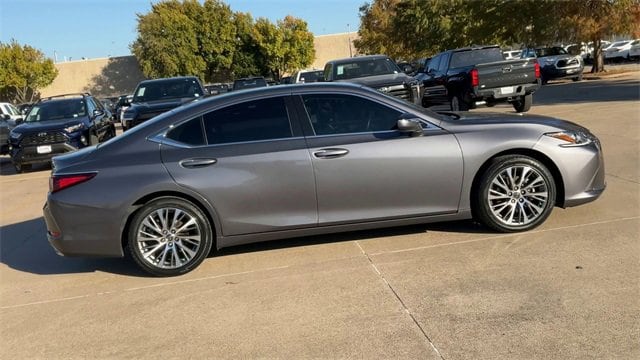 Thumbnail: 2020 Lexus ES - 9