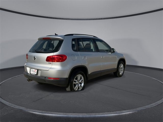 Thumbnail: 2017 Volkswagen Tiguan - 8
