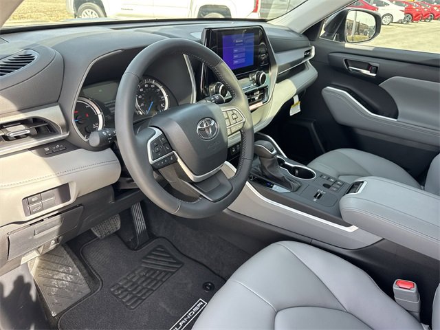 Thumbnail: 2026 Toyota Highlander - 10