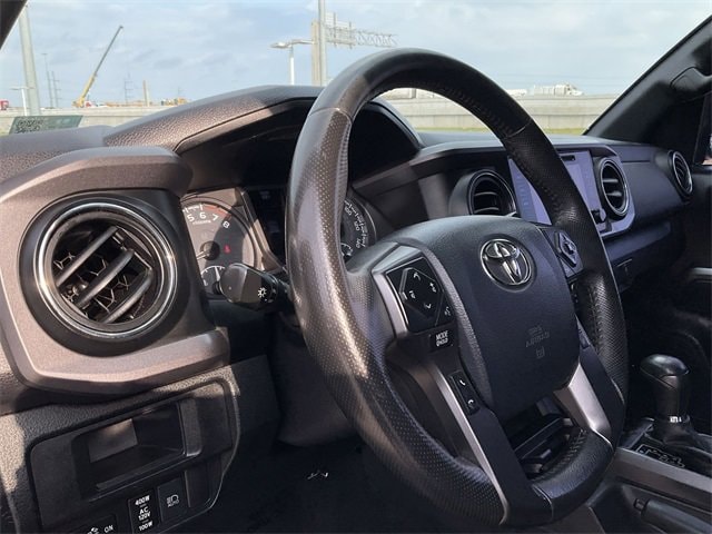 Thumbnail: 2019 Toyota Tacoma - 10